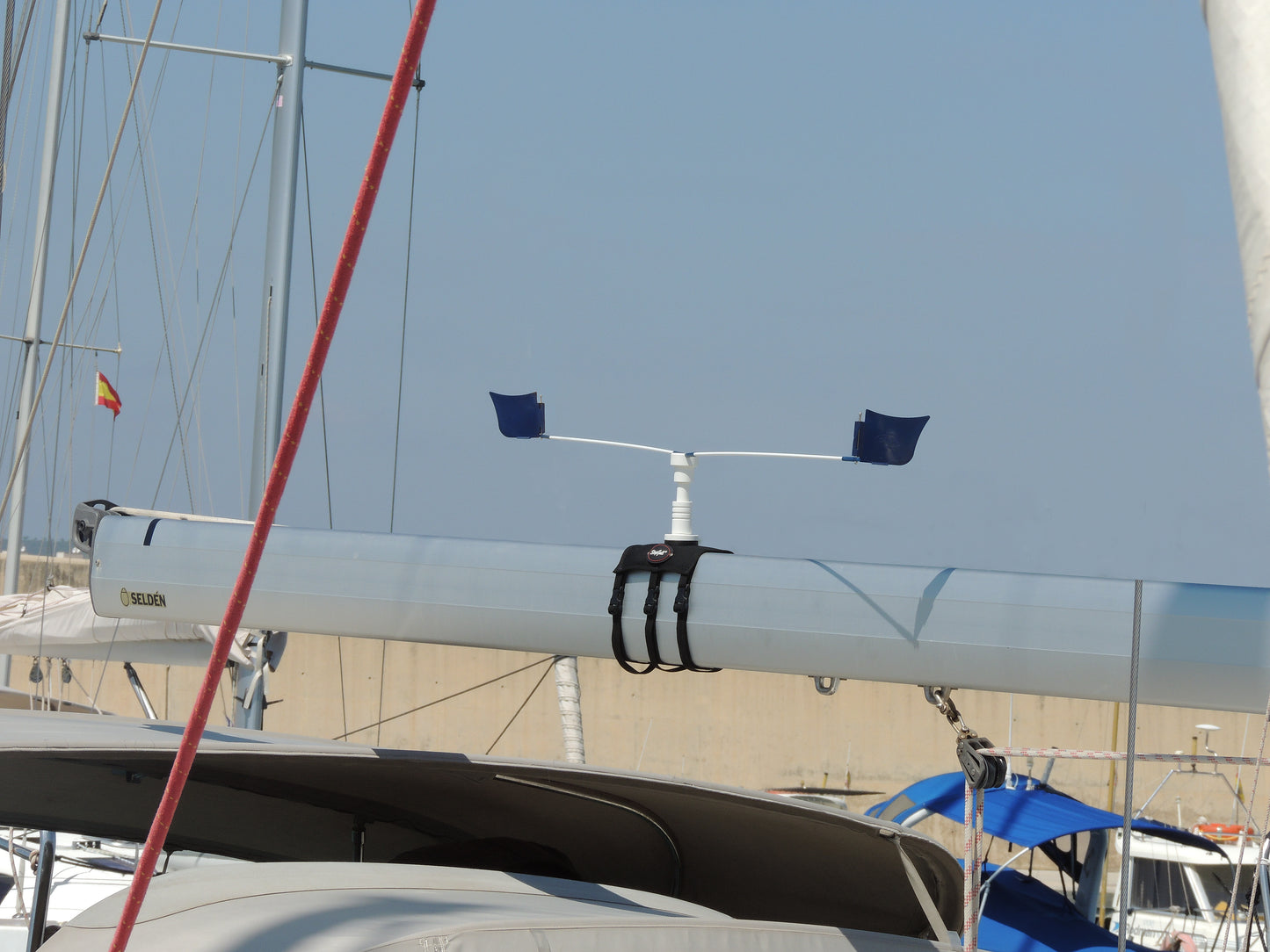 Boom & folded Bimini support